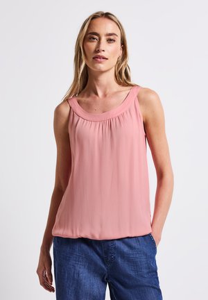 Top senza maniche di colore rosa realizzato in tessuto leggero, con scollatura a barchetta e leggere arricciature davanti. Texture liscia, vestibilità casual.
