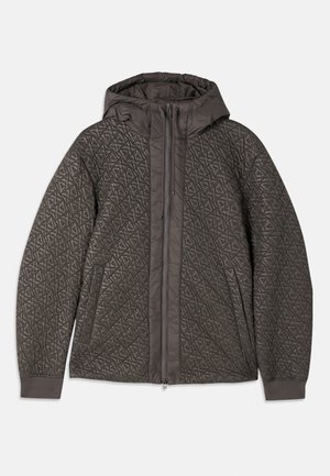 Gequiltete dunkelgraue Jacke mit Kapuze, die ein geometrisches Muster aufweist, einen vollständigen Reißverschluss und elastische Bündchen hat. Weicher, strukturierter Stoff.
