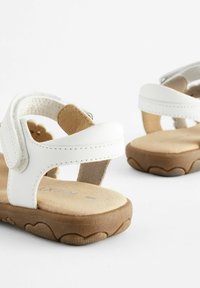 Next SCALLOP STANDARD FIT - Sandaler - off white