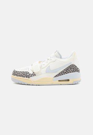 AIR JORDAN LEGACY 312 - Treniņu apavi - sail/football grey/cement grey/black/muslin