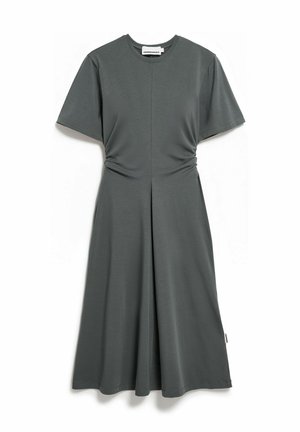 Robe midi gris foncé à manches courtes, encolure ronde et taille froncée, posée à plat sur un fond blanc.