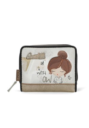 Kompaktowy portfel na zamek z ilustracją dziewczyny z kręconym kokiem oraz napisem "Zakochana w wiedzy" na teksturowanym beżowo-białym tle.