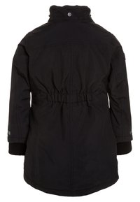 Parka negra con cuello alto, cintura elástica y puños de punto. El material es suave y sin patrones ni acentos visibles.