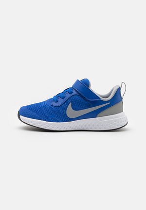 REVOLUTION 5 UNISEX - Zapatillas de running neutras - game royal/light smoke grey/white