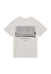 Kortärmad t-shirt med rund hals i ljusbeige, med en stor grå grafik med numret "223" och text i svart på baksidan.