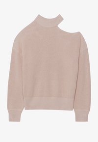 Pull rose clair en maille avec col montant, épaules dénudées, texture côtelée et manches longues. Présente une coupe courte et un tissu texturé.