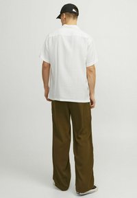 Jack & Jones HAWAII - Camisa - cloud dancer