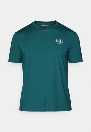 Tyrkysové tričko s krátkym rukávom a okrúhlym výstrihom so malým bielym logom EA7 Emporio Armani na ľavej hrudi, hladká látka a štandardný strih.