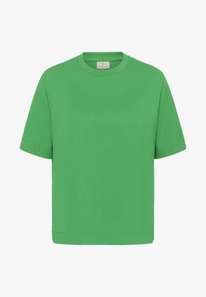 Zöld, rövid ujjú, kerek nyakú póló laza szabással, a márkajelzés a gallér belsejében látható.