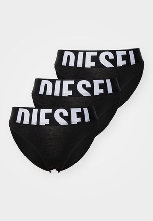 Černé bavlněné slipy v sadě tří kusů, s širokým elastickým pasem, na kterém je bíle vytištěné "DIESEL". Hladká textura, klasický design.