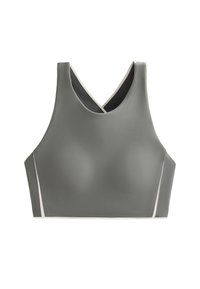 Sportowy stanik w szarym materiale o gładkiej teksturze, z dekoltem w kształcie litery V i delikatnymi akcentami wzdłuż brzegów.