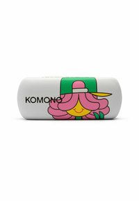 Étui à lunettes de soleil blanc avec un personnage de dessin animé coloré, aux cheveux roses, au visage jaune et à une casquette verte. Le logo de la marque "KOMONO" est visible.