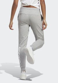 adidas Sportswear - Pantaloni sportivi - medium grey heather/white Immagine in miniatura 1