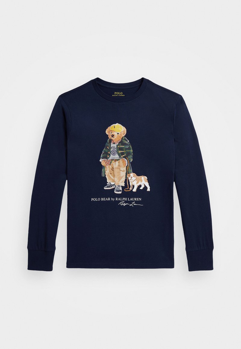 T-shirt à manches longues marine présentant un graphique d'un ours en veste et d'un chien, avec "POLO BEAR par RALPH LAUREN" imprimé en dessous.