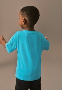 Next SHORT SLEEVE GRAFFIC - REGULAR FIT - Triko s potiskem - turquoise blue