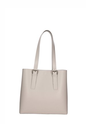 Borsa tote grigia chiara con due manici piatti, realizzata in materiale liscio. Presenta dettagli metallici vicino ai punti di attacco dei manici. Forma rettangolare.