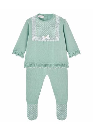 Tenue de bébé tricotée vert menthe avec manches longues, bordure en dentelle aux poignets et à l'ourlet, col en dentelle blanche et pantalon à pieds.