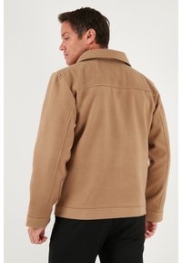 Buratti Lengva striukė - camel