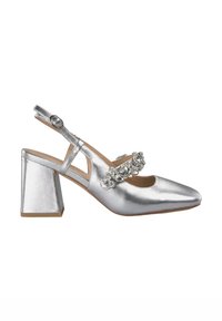 Slingback argentato in metallo con tacco a blocco, punta affusolata e decorazione in strass sul dorso del piede. Texture liscia.