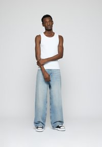 EIGHTYFIVE LOOSE BAGGY - Vaqueros baggy - light wash blue