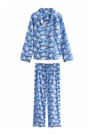 Blaues Pyjama-Set mit einem Langarmshirt und einer Hose, beide mit einem wiederholten Wolkenmuster und weißen Akzenten, aus weichem Stoff gefertigt.