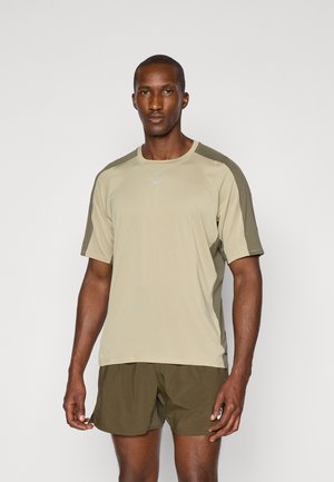 ASICS FUJITRAIL ELITE TOP - Sports T-shirt - mantle green/khaki