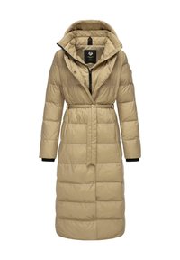 Beige pufferjack met een lange, doorstikte ontwerp, voorzien van een capuchon, een ceintuur in de taille en elastische manchetten. Rits sluiting en zwarte accenten.