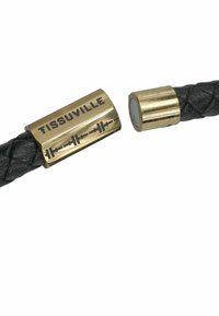 Bracciale in pelle intrecciata nera con dettagli metallici in oro, inciso con "TISSUVILLE" e un motivo a battito cardiaco su un gancio.