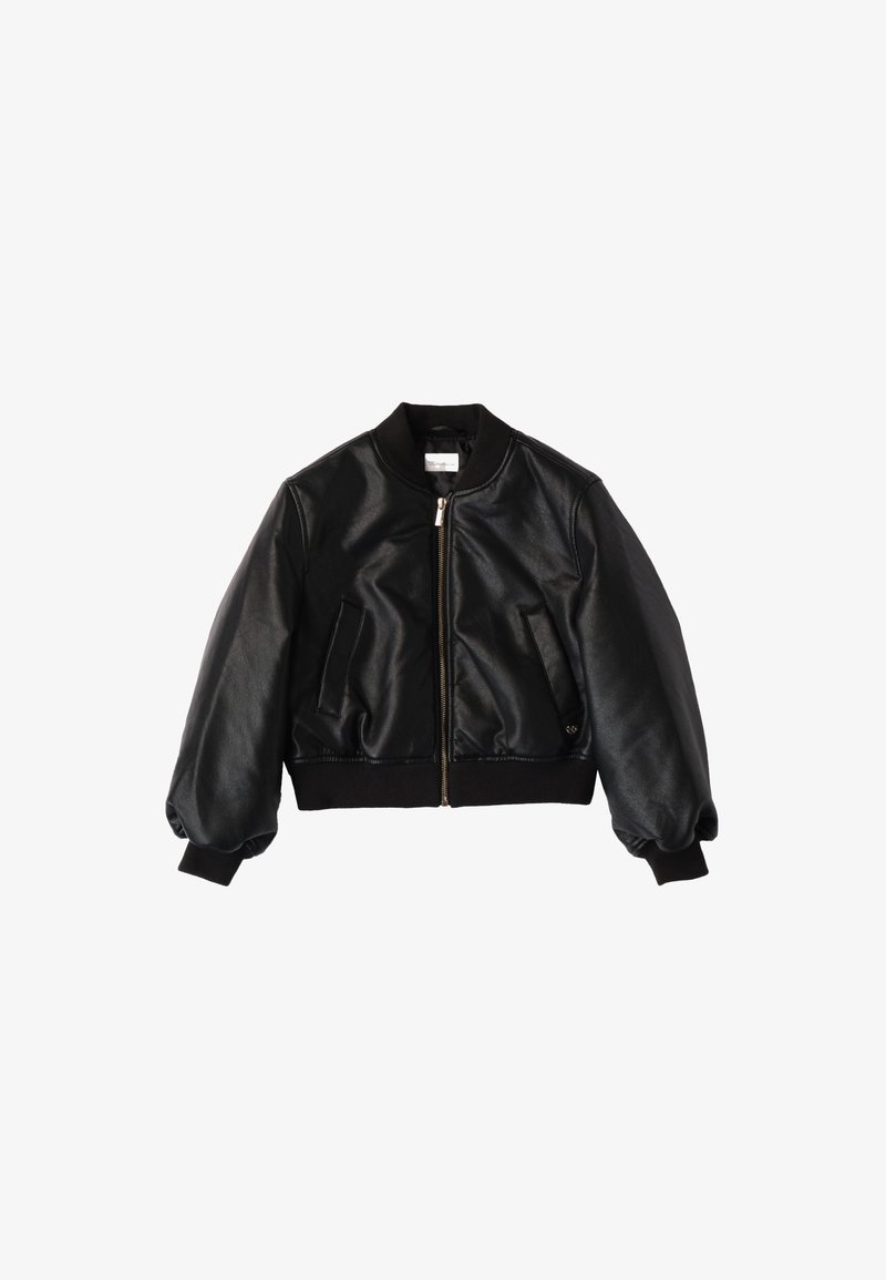 Giacca bomber in pelle nera con chiusura a zip, collo e polsini a costine e due tasche laterali. Presenta una texture liscia e un design aderente.