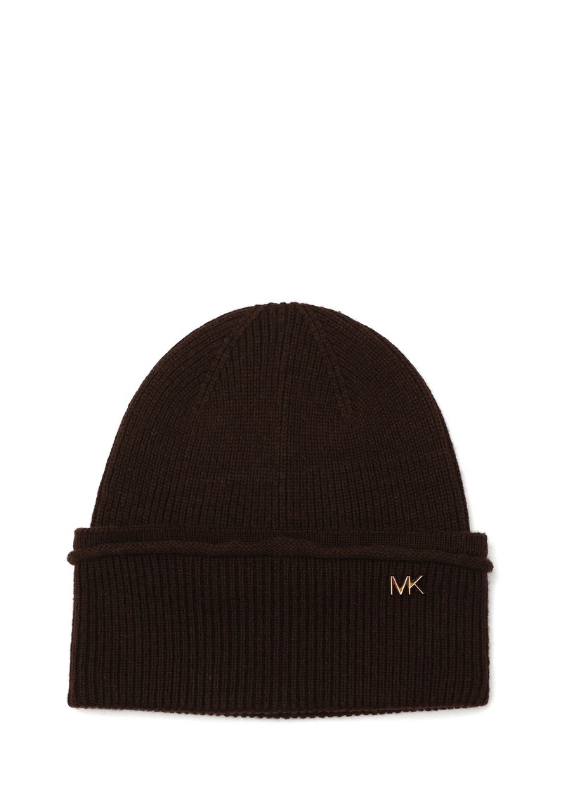 Brun strikket beaniehat med lodret ribbning og en ombukket kant, prydet med et gold "MK" emblem på fronten. Blød tekstur og medium tykkelse.