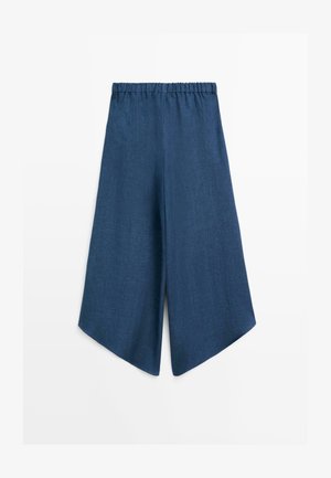 Blå vide cropped bukser med elastisk talje og asymmetriske skrå kanter.