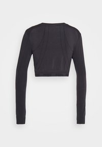 Mustassa pitkähihaisessa lyhyessä paidassa on tiukka muotoilu, jossa on teksturoitua kangasta hartioilla ja logonauha helmassa.