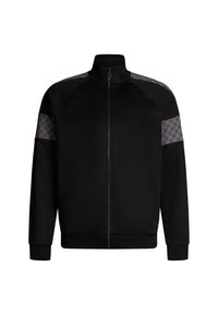 Zwarte zip-up jack met een hoge kraag, voorzien van grijs patroonaccenten op de schouders. Gemaakt van gladde stof, strakke pasvorm met ribgebreide manchetten.