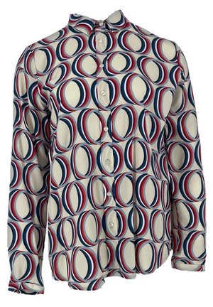 Koszula z długim rękawem na guziki wykonana z lekkiego materiału, ozdobiona geometrycznym, wielokolorowym wzorem nakładających się na siebie kół w kolorach czerwonym, niebieskim i kremowym.