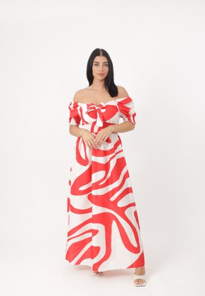 Abito maxi off-the-shoulder rosso e bianco con motivi astratti ondulati, caratterizzato da maniche a sbuffo e una cintura in vita. Tessuto morbido e leggero.