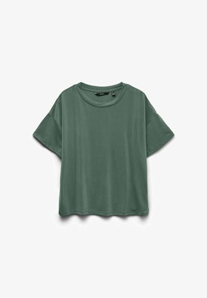 T-shirt à manches courtes, ample, de couleur vert olive, fabriqué en tissu doux avec un col rond et une texture lisse. Pas de motifs visibles.