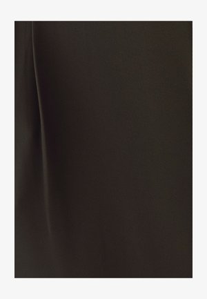 Tumšs olīvzaļš audums ar teksturētu izskatu, kas raksturojas ar nedaudz spīdīgu virsmu un gludu apdari, piemērots apģērbam vai mēbelēm.