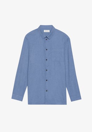 Jasnoniebieska koszula z długim rękawem, z zapięciem na guziki, czarnymi guzikami, kołnierzykiem i jedną kieszenią na piersi. Wykonana z tkaniny o fakturowanej powierzchni.