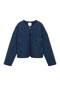 Veste en denim bleu marine raccourcie avec un col rond, une fermeture éclair à l'avant, deux poches latérales et des détails de couture visibles.