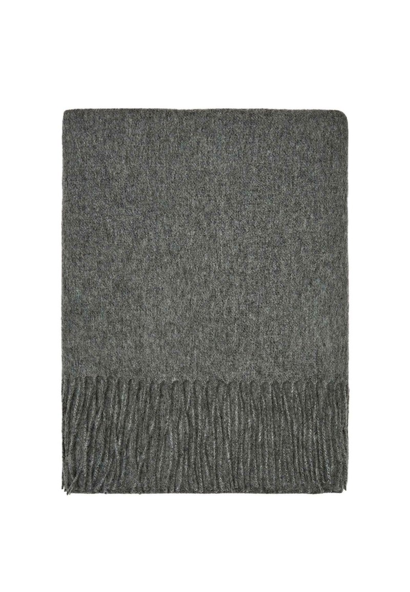 Coperta in lana grigia con una texture morbida, caratterizzata da un bordo frangiato lungo uno dei lati e un colore uniforme e solido su tutta la superficie.
