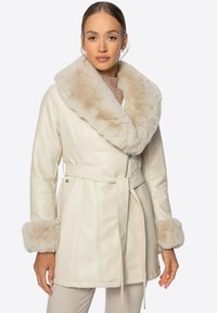 Unausgewählt, beige