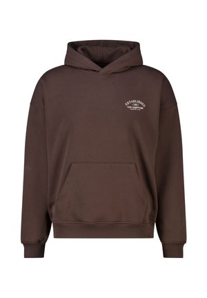 Bruine hoodie met voorzak en kleine witte tekst op de linkerborst met de tekst "Established 1999 The Hamptons Country Club."