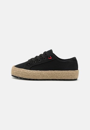 Sneakers - black