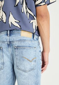 Only & Sons ONSEDGE  - Farkkushortsit - light blue denim