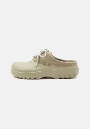 Crocs AXLE MULE - Μιουλ - tac green