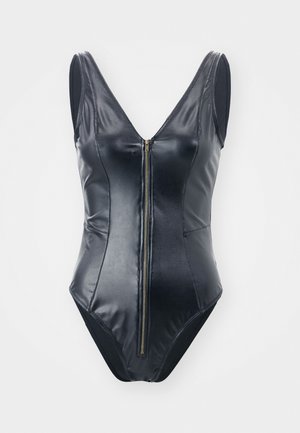 Body nero con zip frontale realizzato in materiale lucido. Presenta un collo a V, spalline larghe e pannelli testurizzati a contrasto sui lati.
