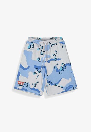 Lichtblauwe en witte camouflage shorts met zwarte accenten, elastische tailleband, trekkoord en rode logo-tekst op het linkerbeen.