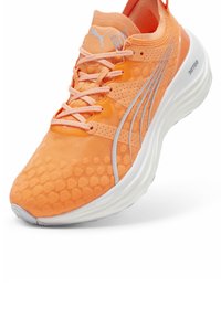 Puma FOREVER NITRO - Utcai futócipők - neon citrus silver mist