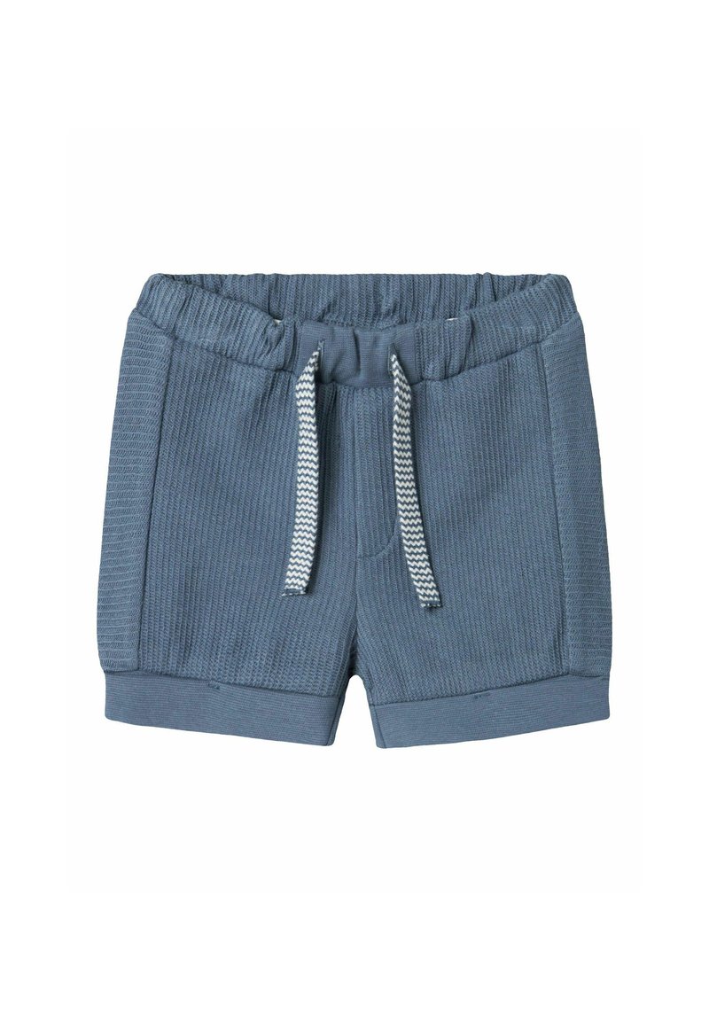 Blå bomuldsshorts med et struktureret design, elastisk talje og hvid snor. Har tapered ben og kontrasterende manchetter.
