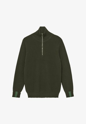 Donkergroene gebreide trui met een hoge kraag en een korte ritssluiting, voorzien van geribde manchetten met groene accentstrepen.